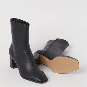 BRAND NEW! Black Faux Leather Ankle booties🖤